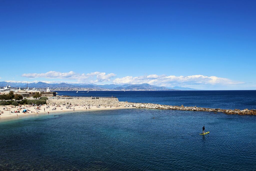 Plage à Antibes Sud de la France