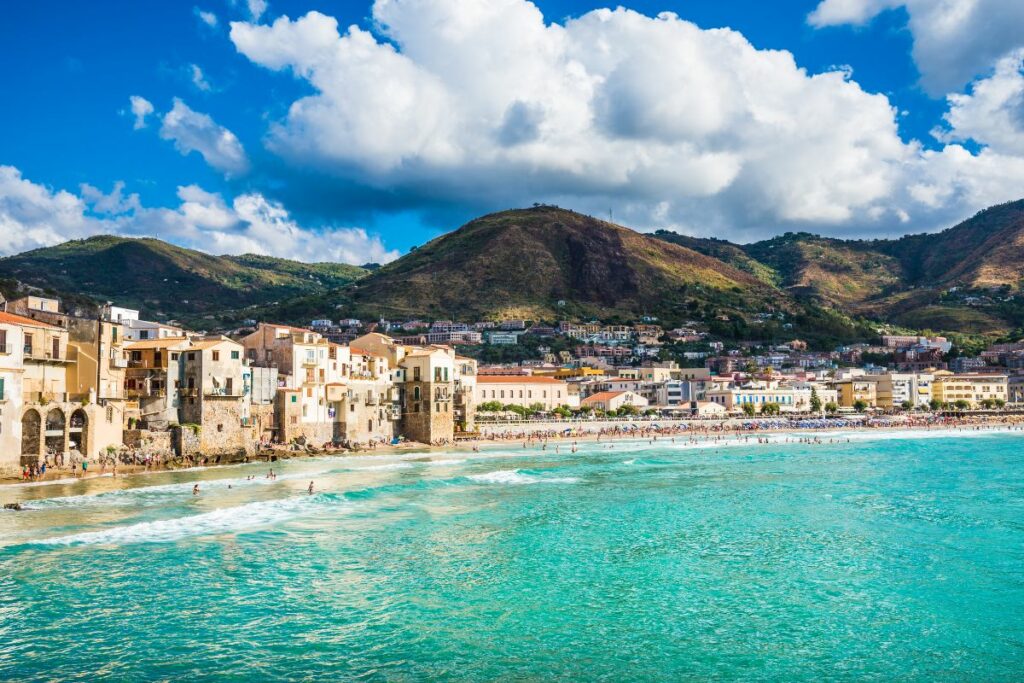 Vue sur la mer Méditerrannée sous le soleil de Sicile - départ 18:25