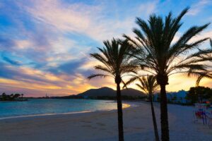 Coucher de soleil sur la plage de Majorque - Départ 18:25