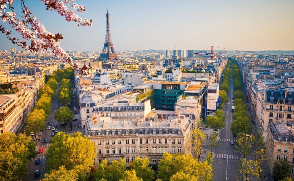 Paris, ville à visiter lors d'un voyage pas cher en mai