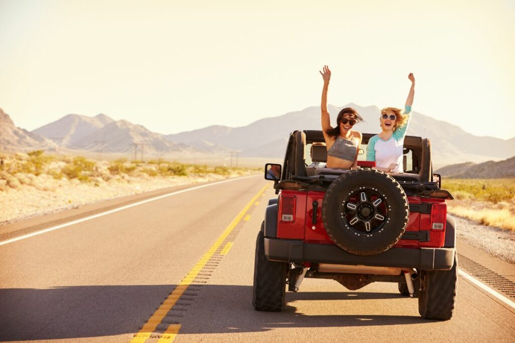 amis sur un 4x4 en road trip