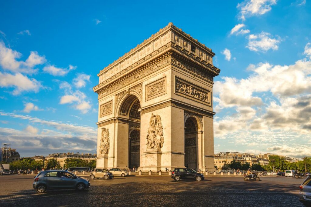 jour-ferie-novembre-3 | Départ 18 25 L'Arc de Triomphe - Départ 18:25